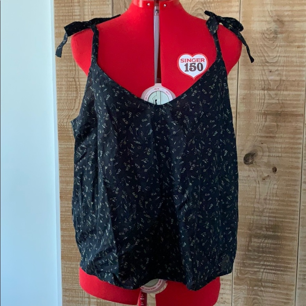 Universal Thread Top